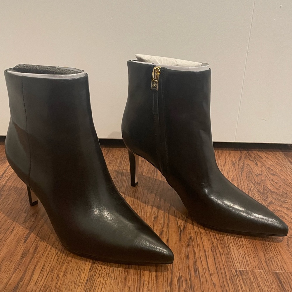Sam Edelman. Size 6 black ankle booties